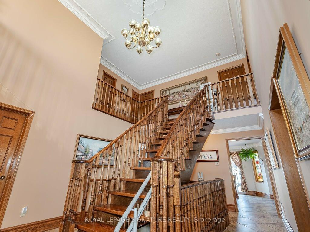 









100


Gas Light

Crescent,
Vaughan,




ON
L4L 8G1

