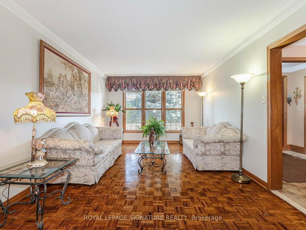 









100


Gas Light

Crescent,
Vaughan,




ON
L4L 8G1

