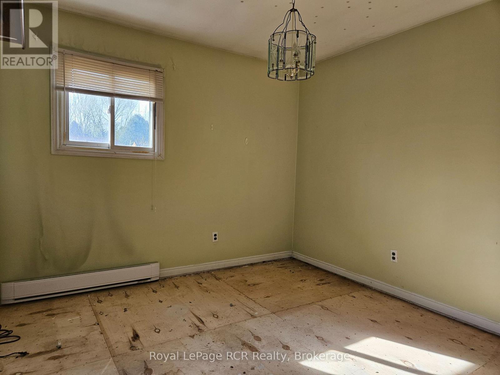 












127 KIRK STREET

,
Georgian Bluffs,




Ontario
N4K0G2

