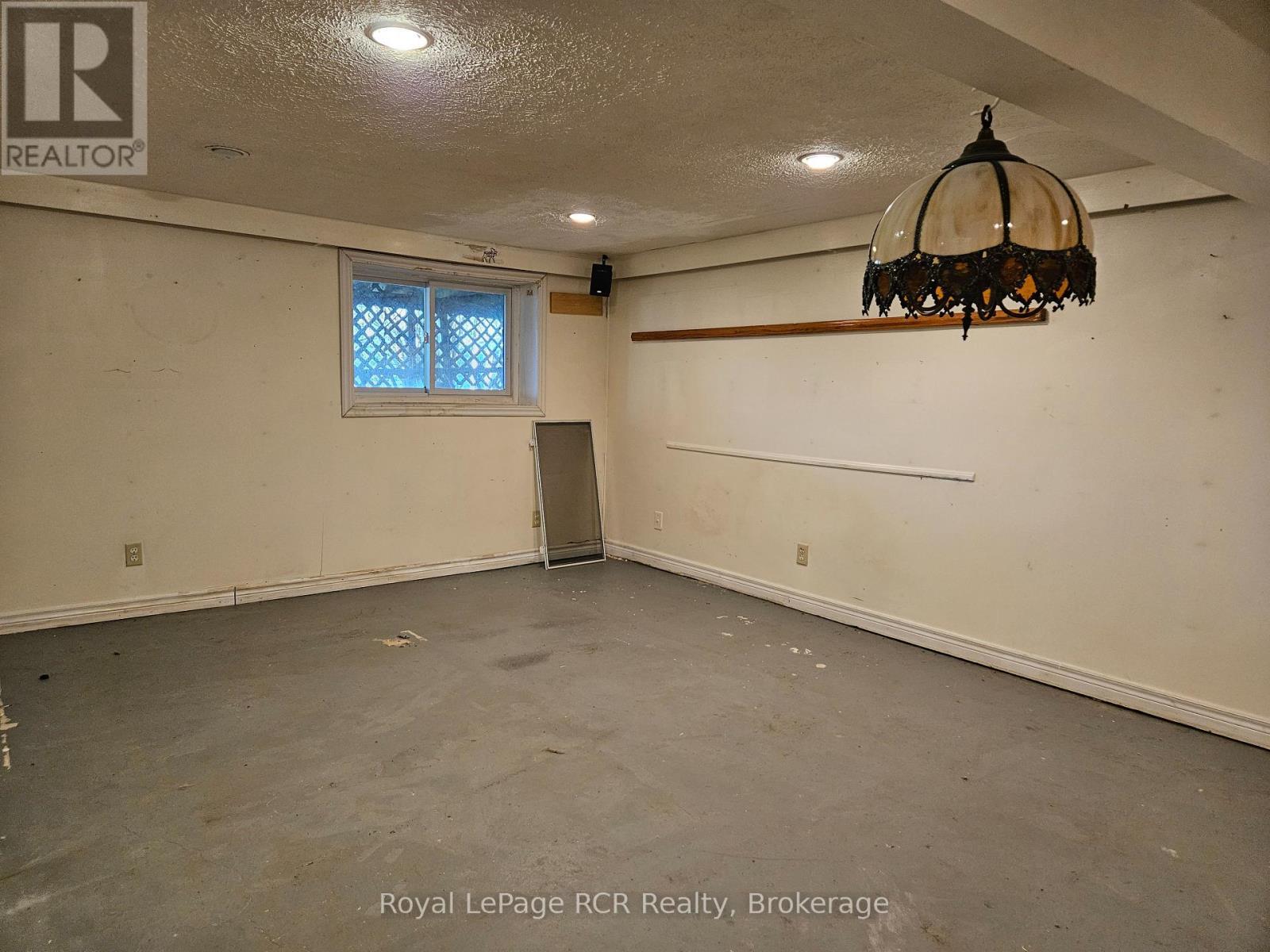 












127 KIRK STREET

,
Georgian Bluffs,




Ontario
N4K0G2

