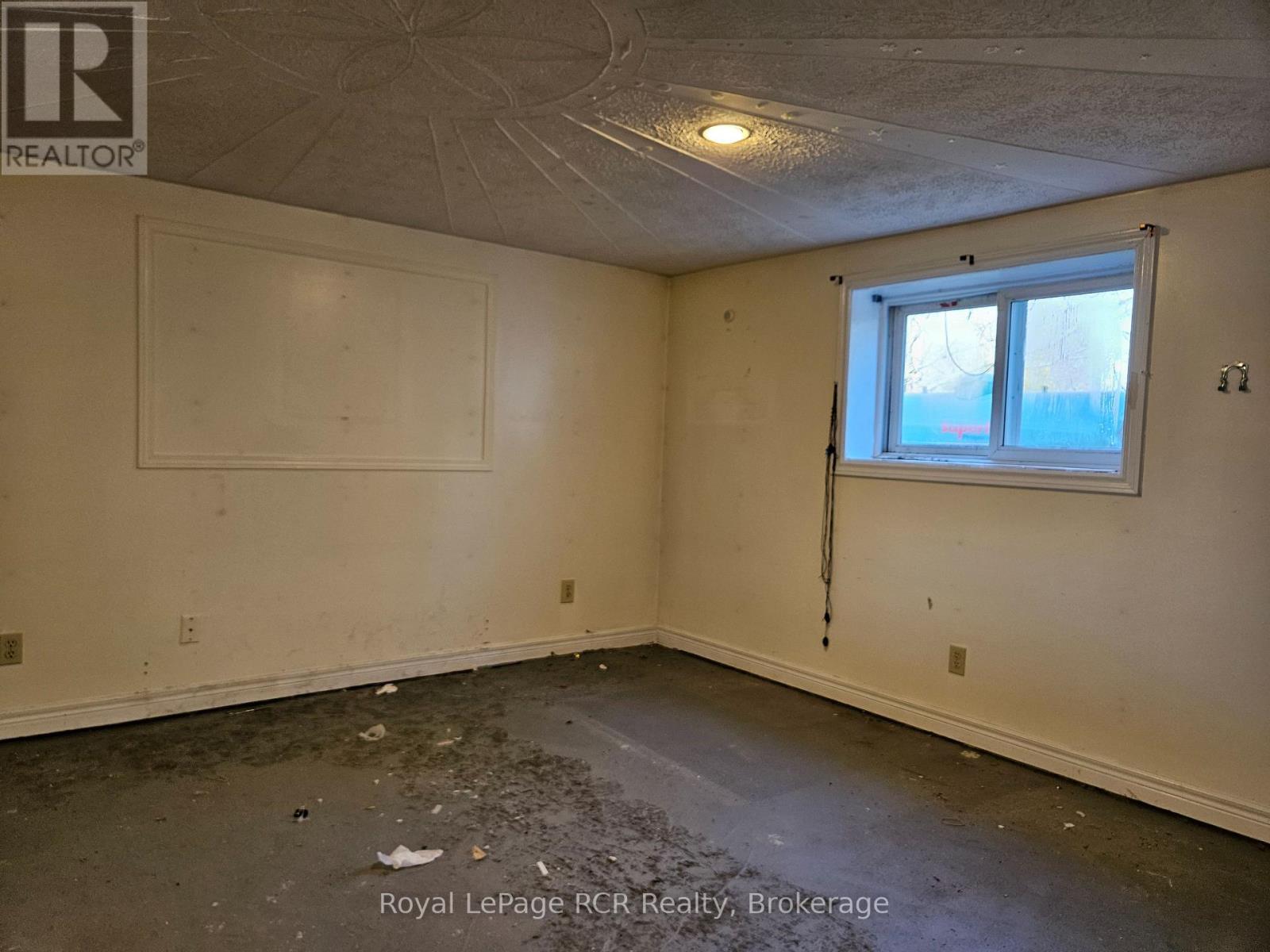 












127 KIRK STREET

,
Georgian Bluffs,




Ontario
N4K0G2

