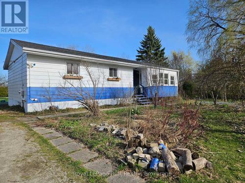 4 bedroom bungalow with amazing natural yard
