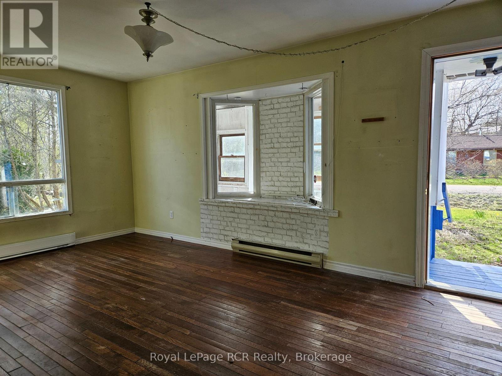 












127 KIRK STREET

,
Georgian Bluffs,




Ontario
N4K0G2

