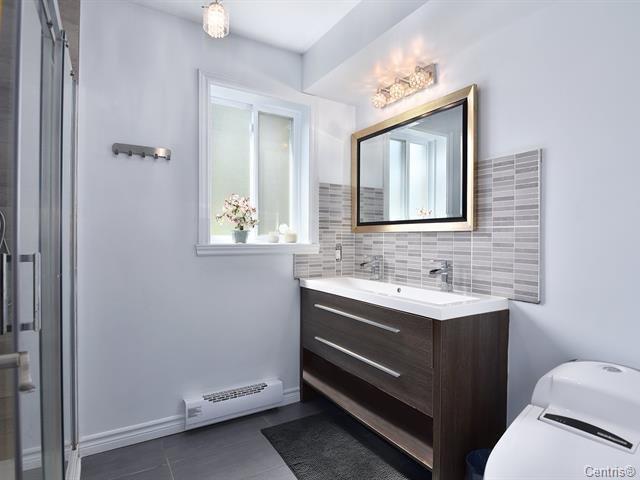 









1210

 - 1214


Rue Milton

,
Laval (Chomedey),




QC
H7W1W2

