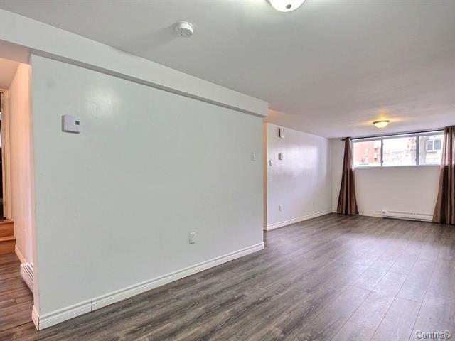 









1210

 - 1214


Rue Milton

,
Laval (Chomedey),




QC
H7W1W2

