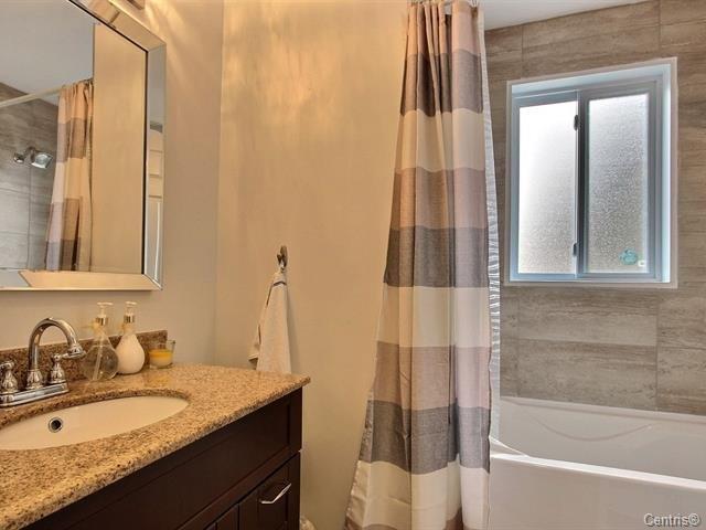 









1210

 - 1214


Rue Milton

,
Laval (Chomedey),




QC
H7W1W2


