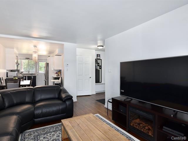 









1210

 - 1214


Rue Milton

,
Laval (Chomedey),




QC
H7W1W2

