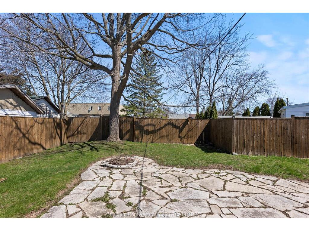 









3


Montgomery

Crescent,
Wallaceburg,




ON
N8A 1P3

