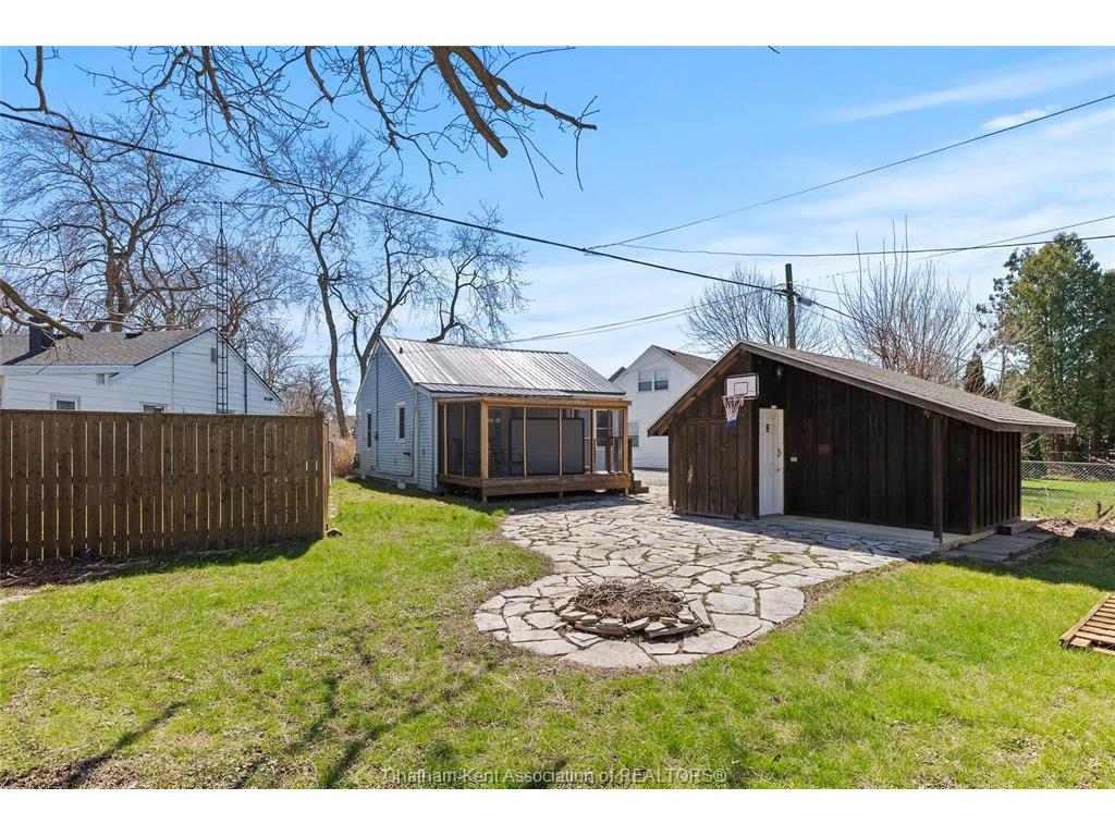 









3


Montgomery

Crescent,
Wallaceburg,




ON
N8A 1P3

