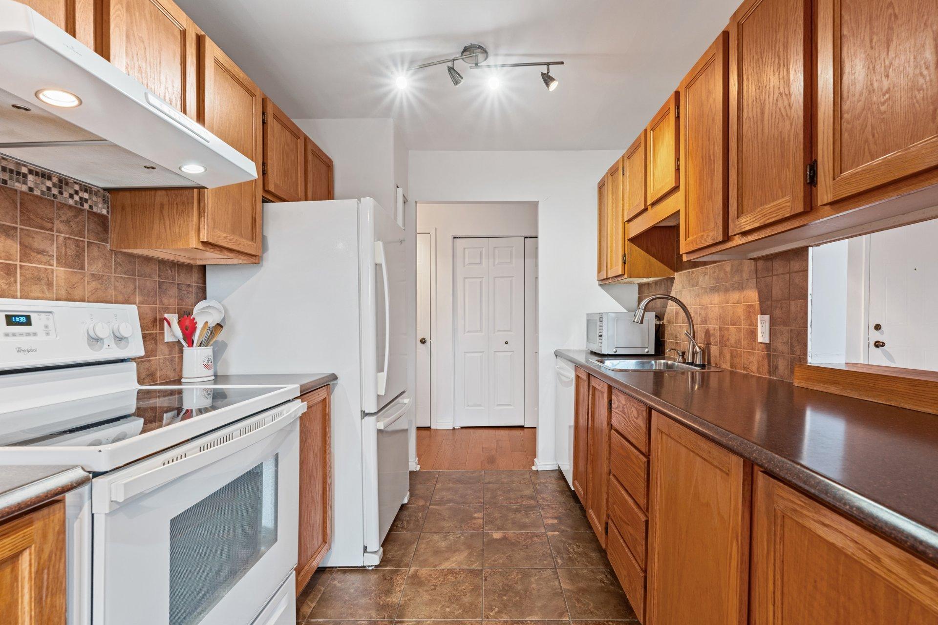 









4220


Rue De Chambly

, 302,
Montréal (Rosemont/La Petite-Patrie),




QC
H1X3J7

