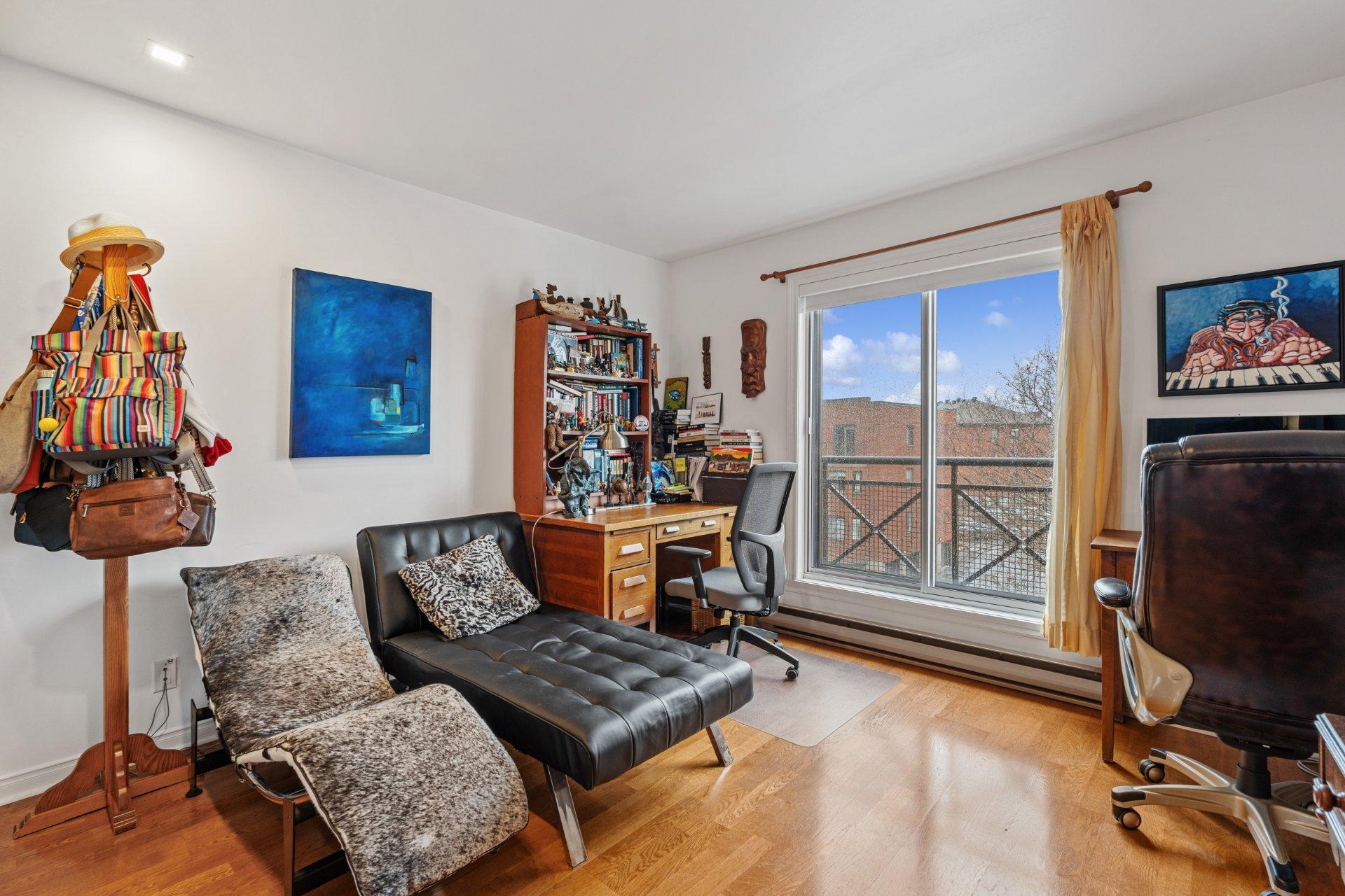 









4220


Rue De Chambly

, 302,
Montréal (Rosemont/La Petite-Patrie),




QC
H1X3J7

