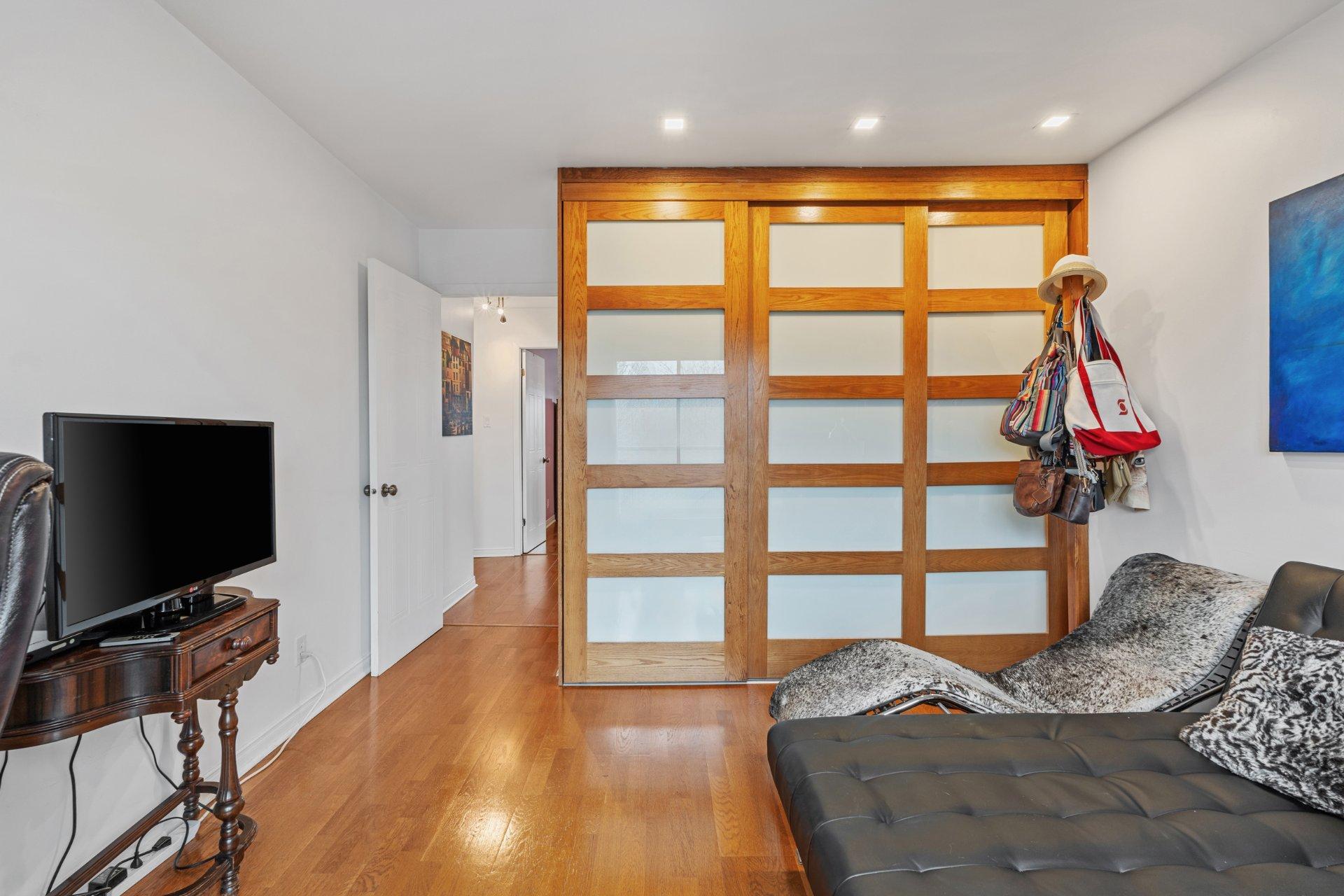 









4220


Rue De Chambly

, 302,
Montréal (Rosemont/La Petite-Patrie),




QC
H1X3J7

