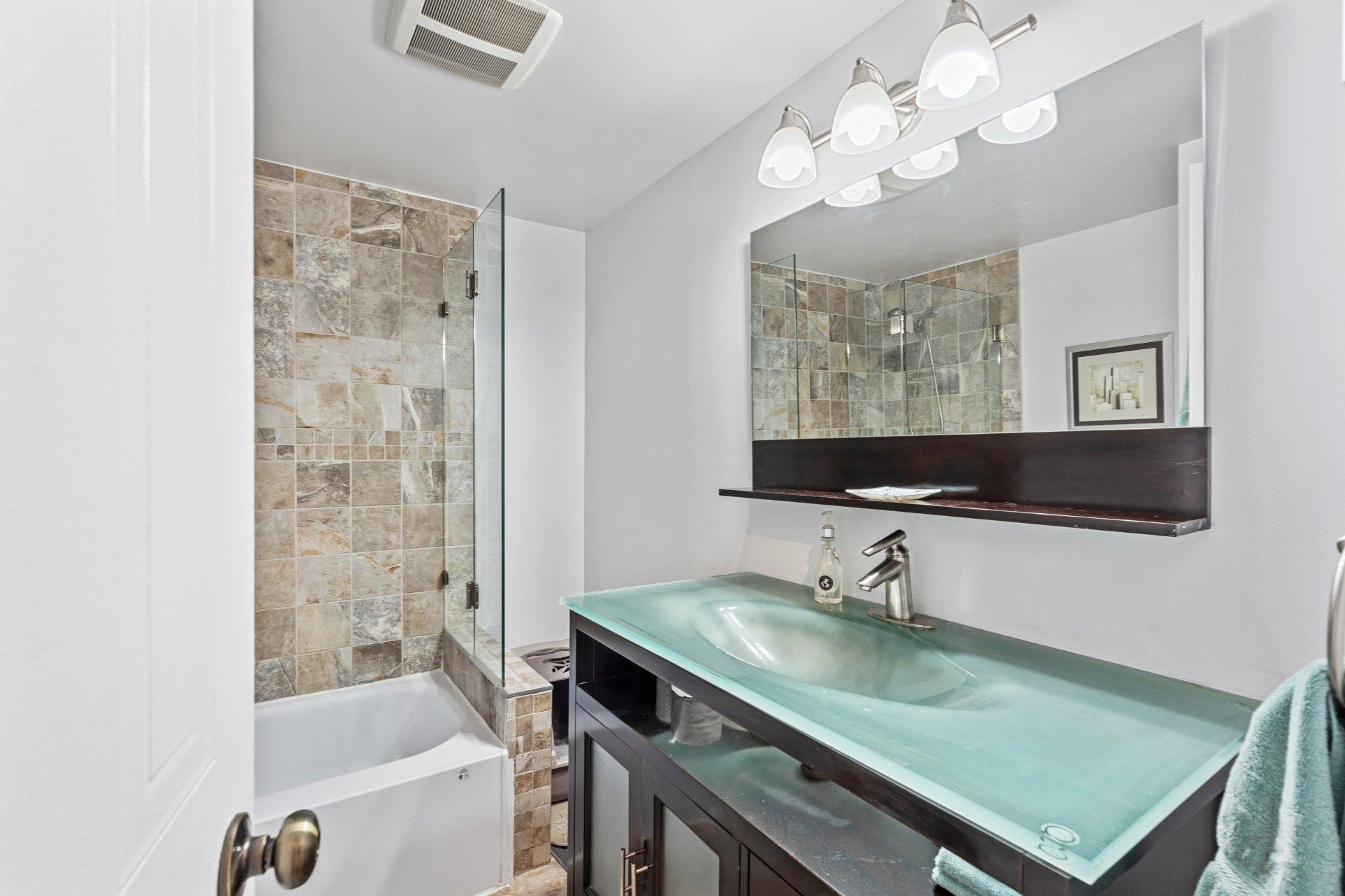









4220


Rue De Chambly

, 302,
Montréal (Rosemont/La Petite-Patrie),




QC
H1X3J7


