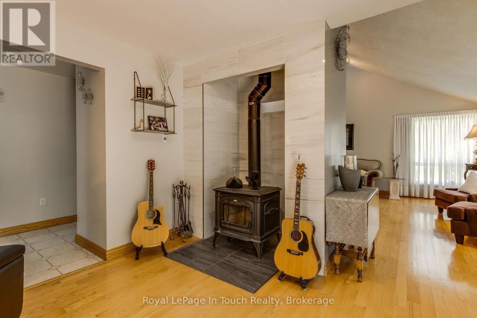












79 KING ROAD

,
Tay (Waubaushene),




Ontario
L0K2C0

