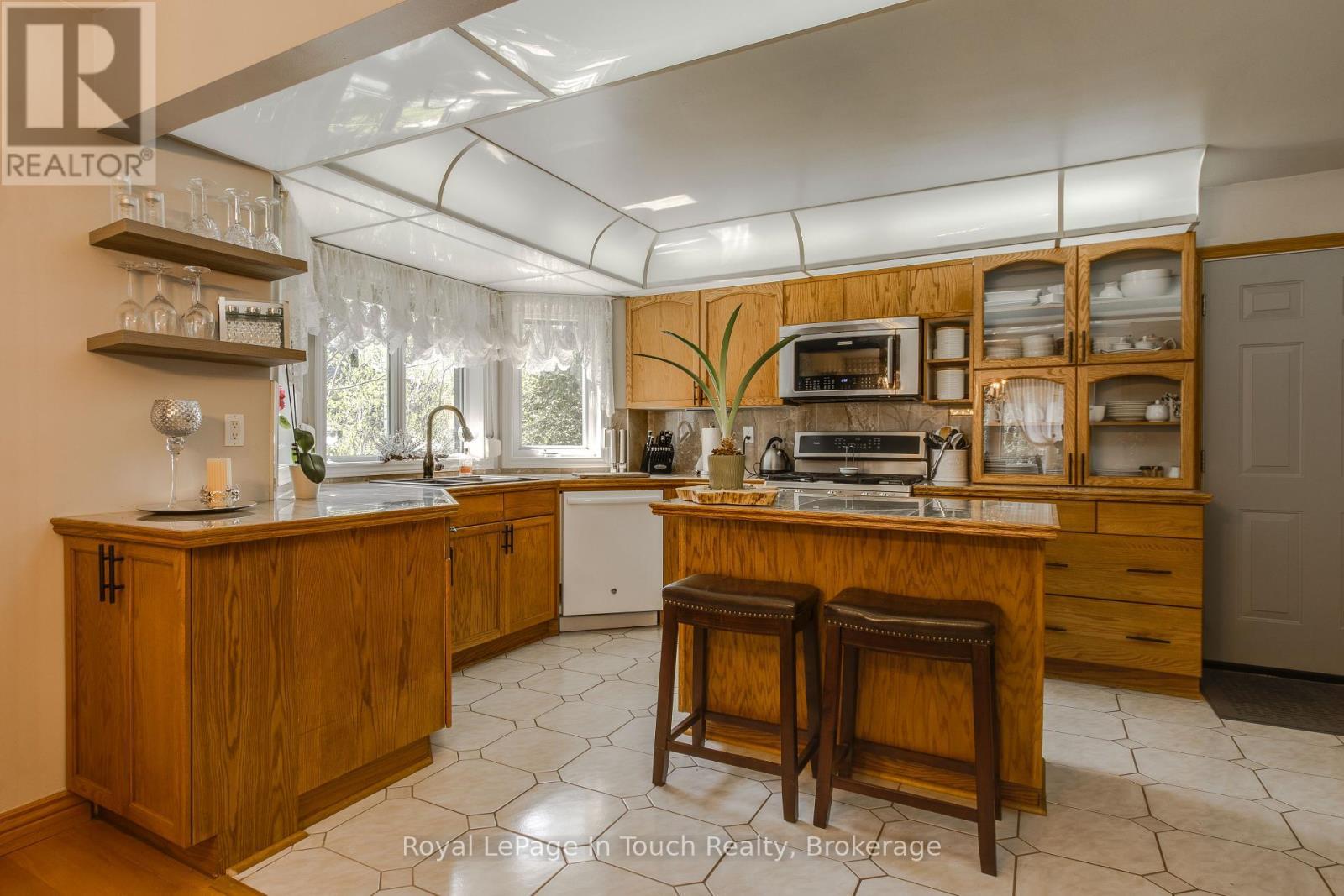 












79 KING ROAD

,
Tay (Waubaushene),




Ontario
L0K2C0

