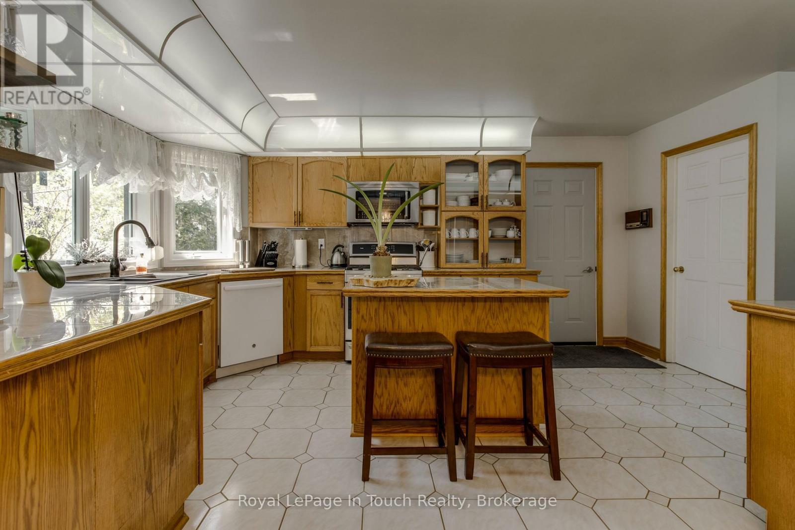 












79 KING ROAD

,
Tay (Waubaushene),




Ontario
L0K2C0

