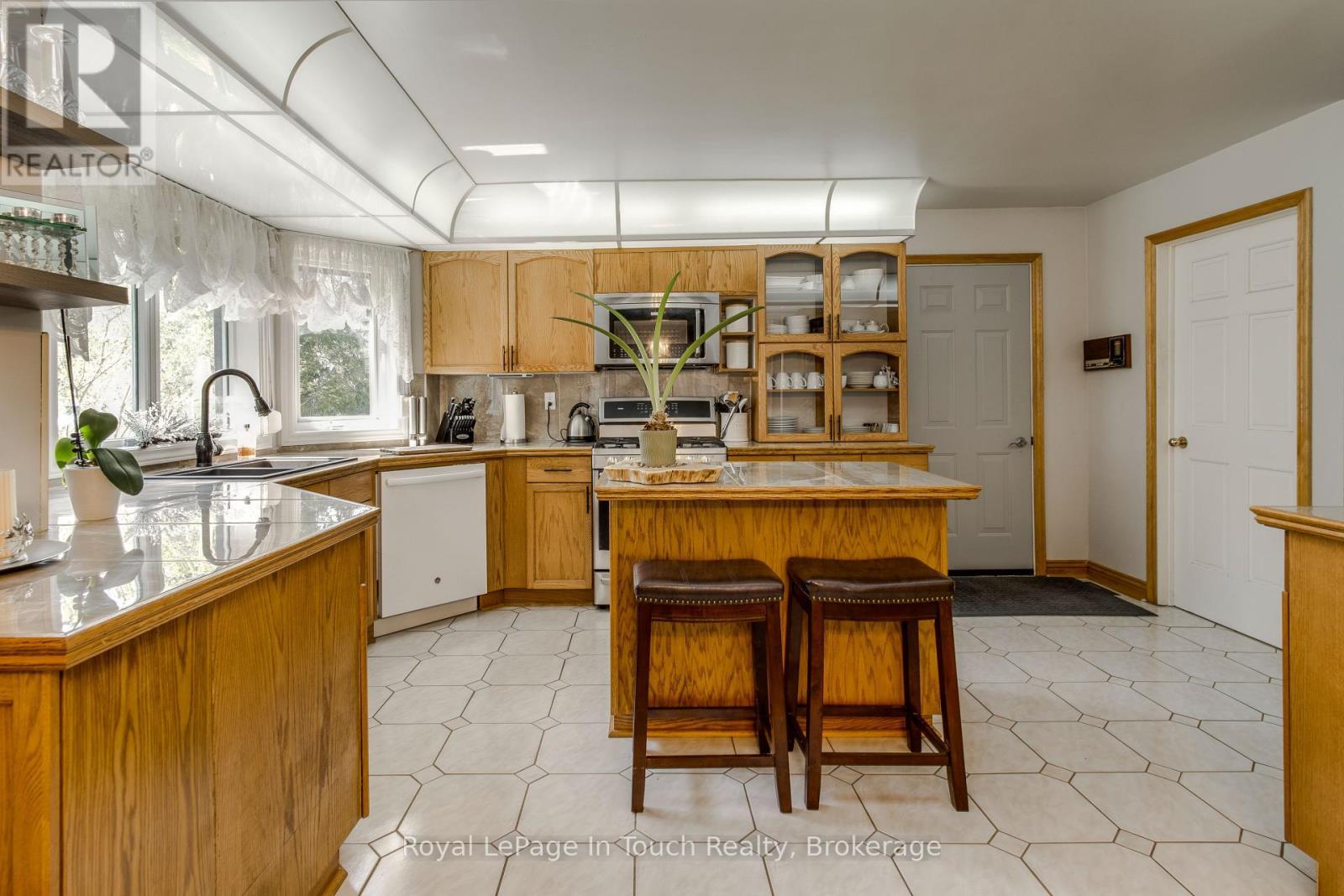 












79 KING ROAD

,
Tay (Waubaushene),




Ontario
L0K2C0

