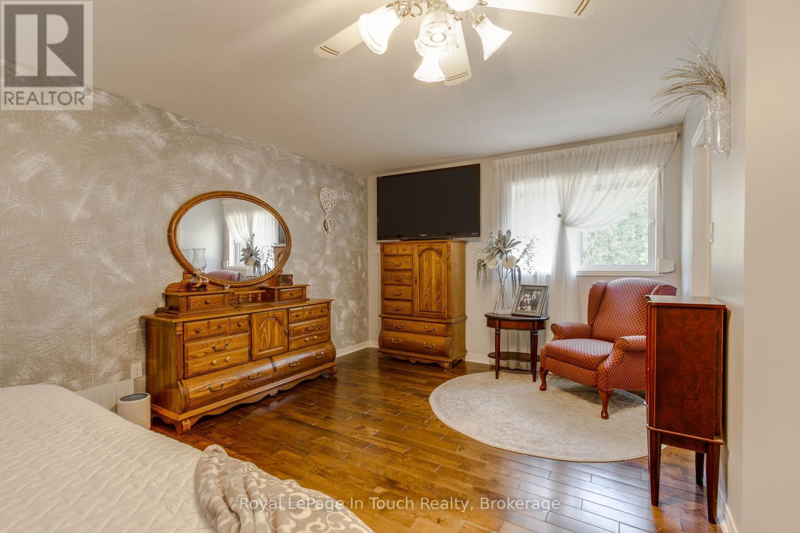 












79 KING ROAD

,
Tay (Waubaushene),




Ontario
L0K2C0

