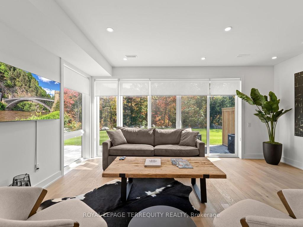 









35


Rockmount

Crescent,
Gravenhurst,




ON
P1P 0A6

