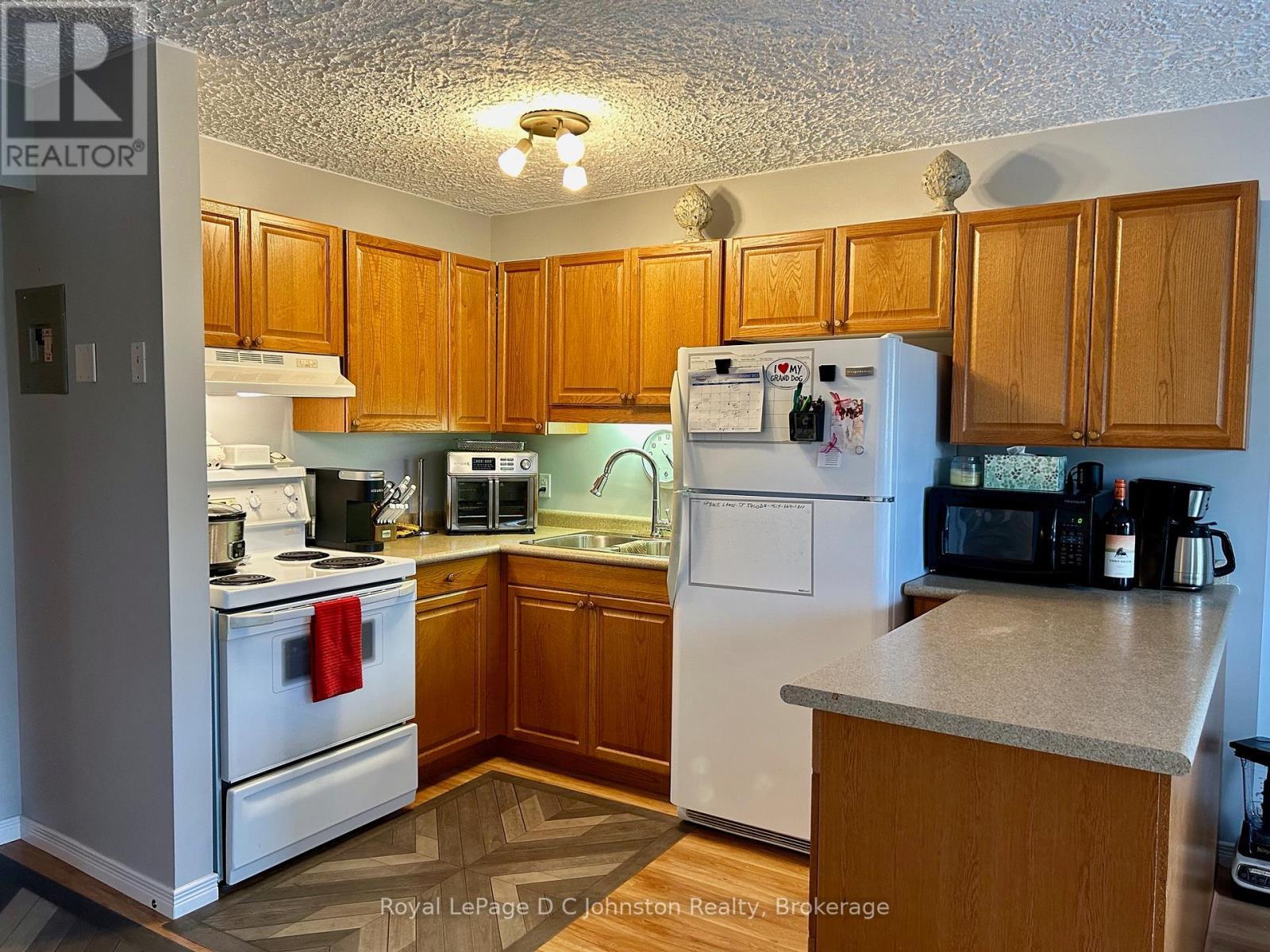 












307 - 229 ADELAIDE STREET

,
Saugeen Shores,




Ontario
N0H2L0


