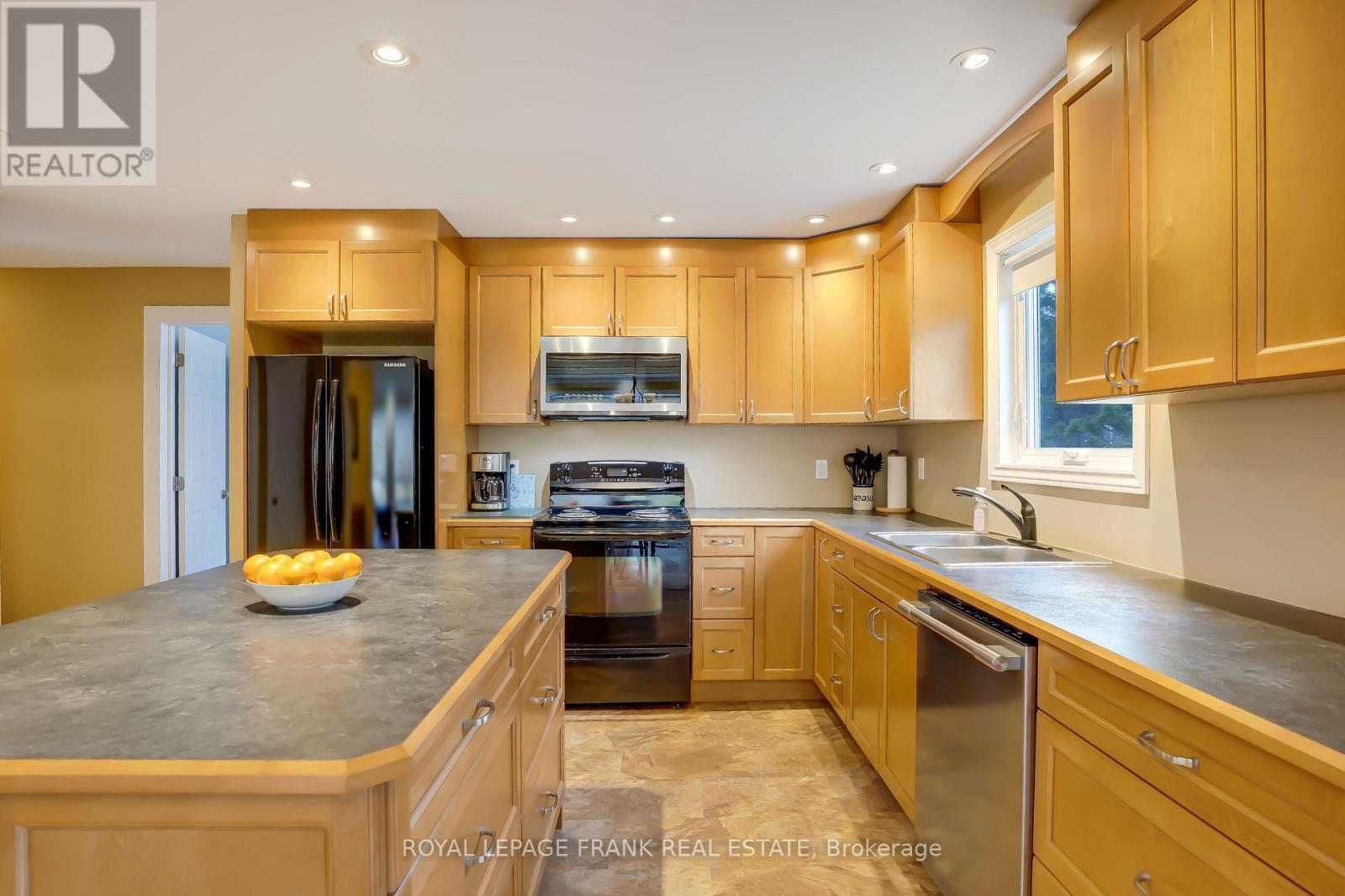 












163 PAUDASH SCHOOL ROAD

,
Faraday,




Ontario
K0L1C0

