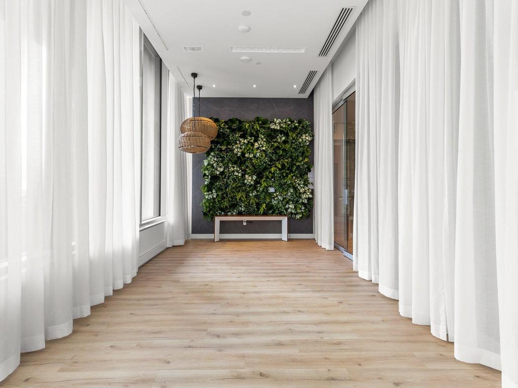 









1020


Rue de la Montagne

, 2205,
Montréal (Ville-Marie),




QC
H3G0H8


