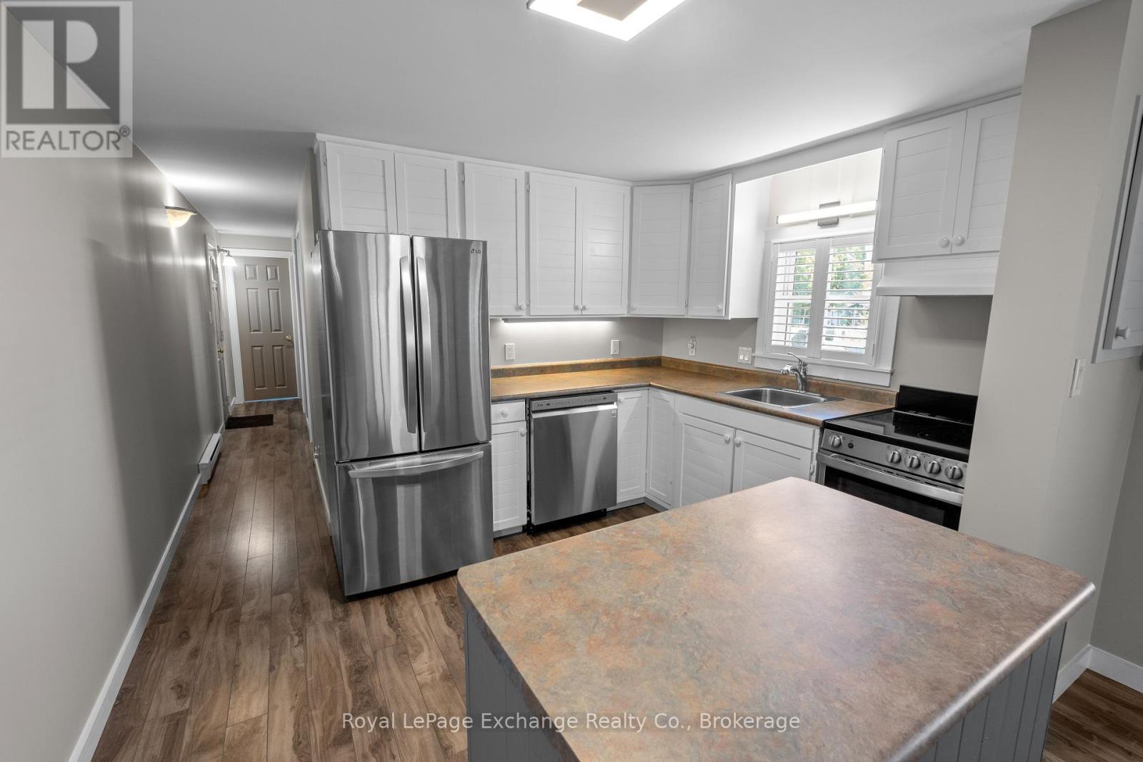 












66 APPLEWOOD BOULEVARD

,
Kincardine,




Ontario
N0G2T0

