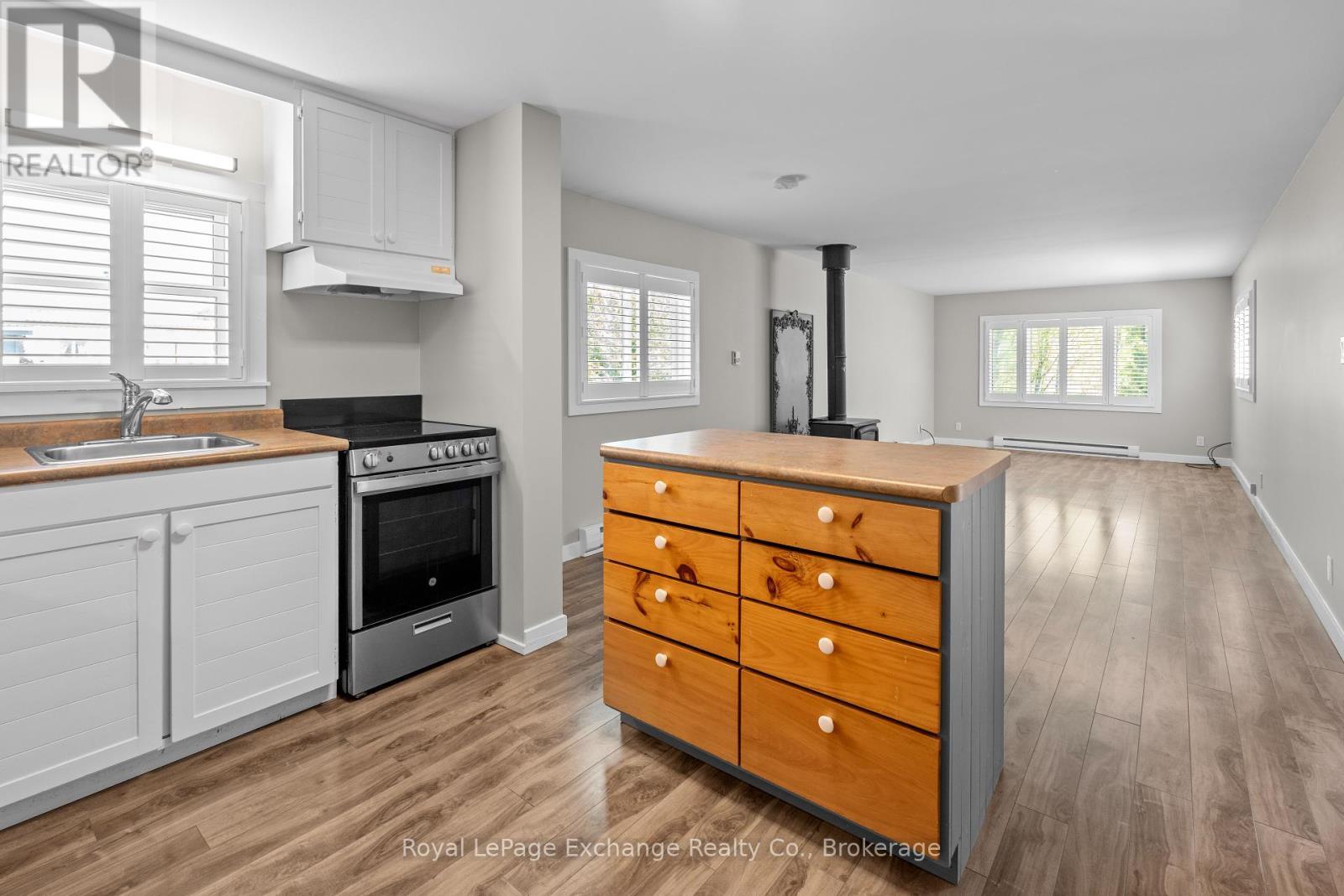 












66 APPLEWOOD BOULEVARD

,
Kincardine,




Ontario
N0G2T0

