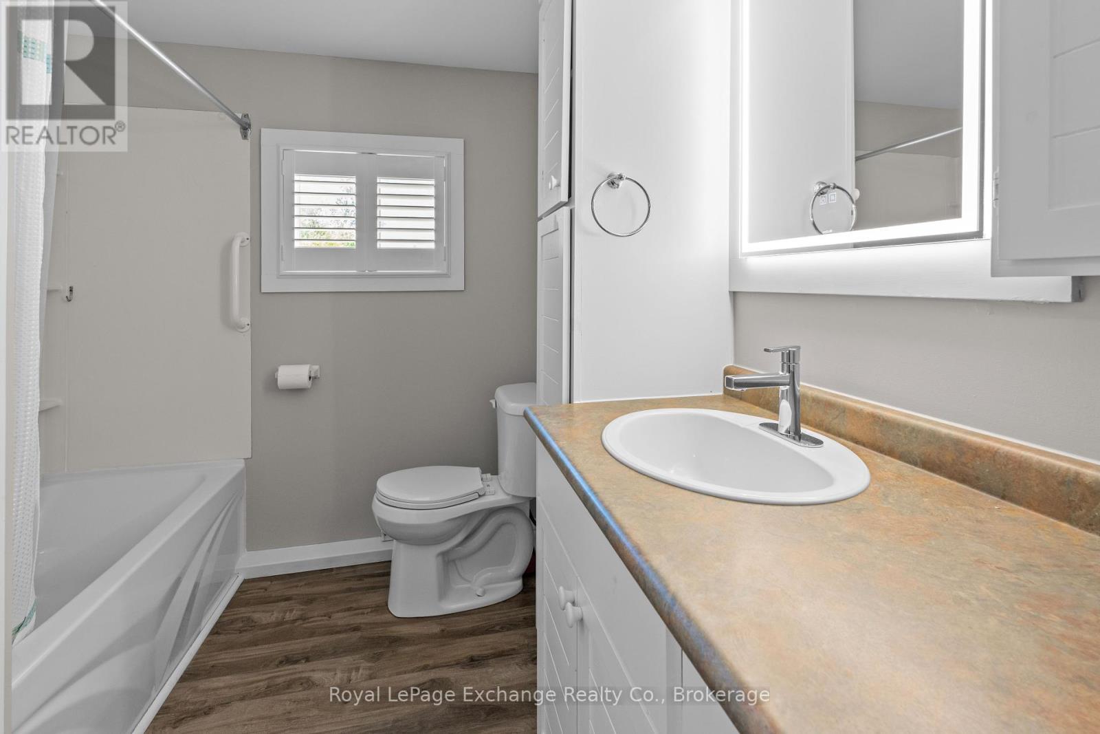 












66 APPLEWOOD BOULEVARD

,
Kincardine,




Ontario
N0G2T0

