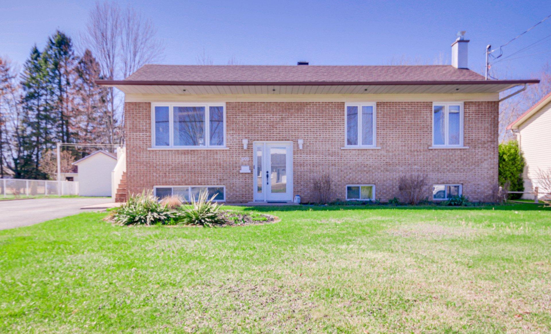 









591


Rue Amélie

,
Trois-Rivières,




QC
G8T8K1

