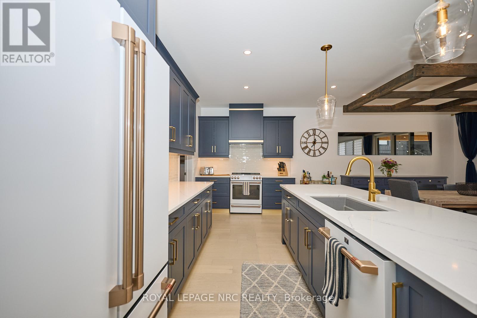 












7456 PARKSIDE ROAD

,
Niagara Falls (Brown),




Ontario
L2H0K7


