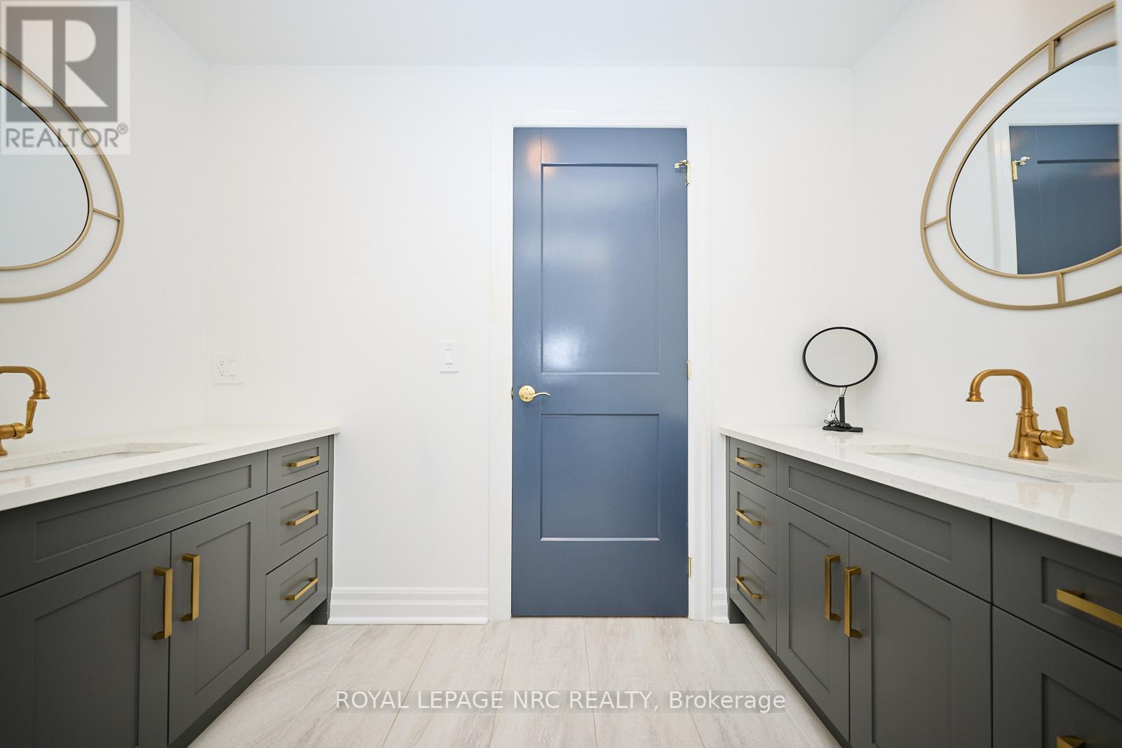 












7456 PARKSIDE ROAD

,
Niagara Falls (Brown),




Ontario
L2H0K7

