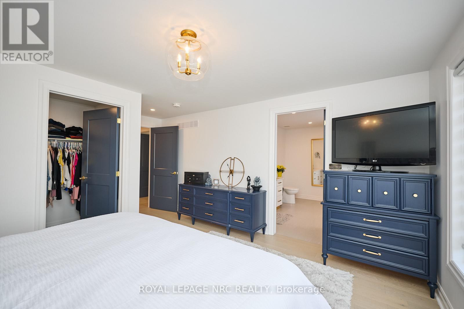












7456 PARKSIDE ROAD

,
Niagara Falls (Brown),




Ontario
L2H0K7

