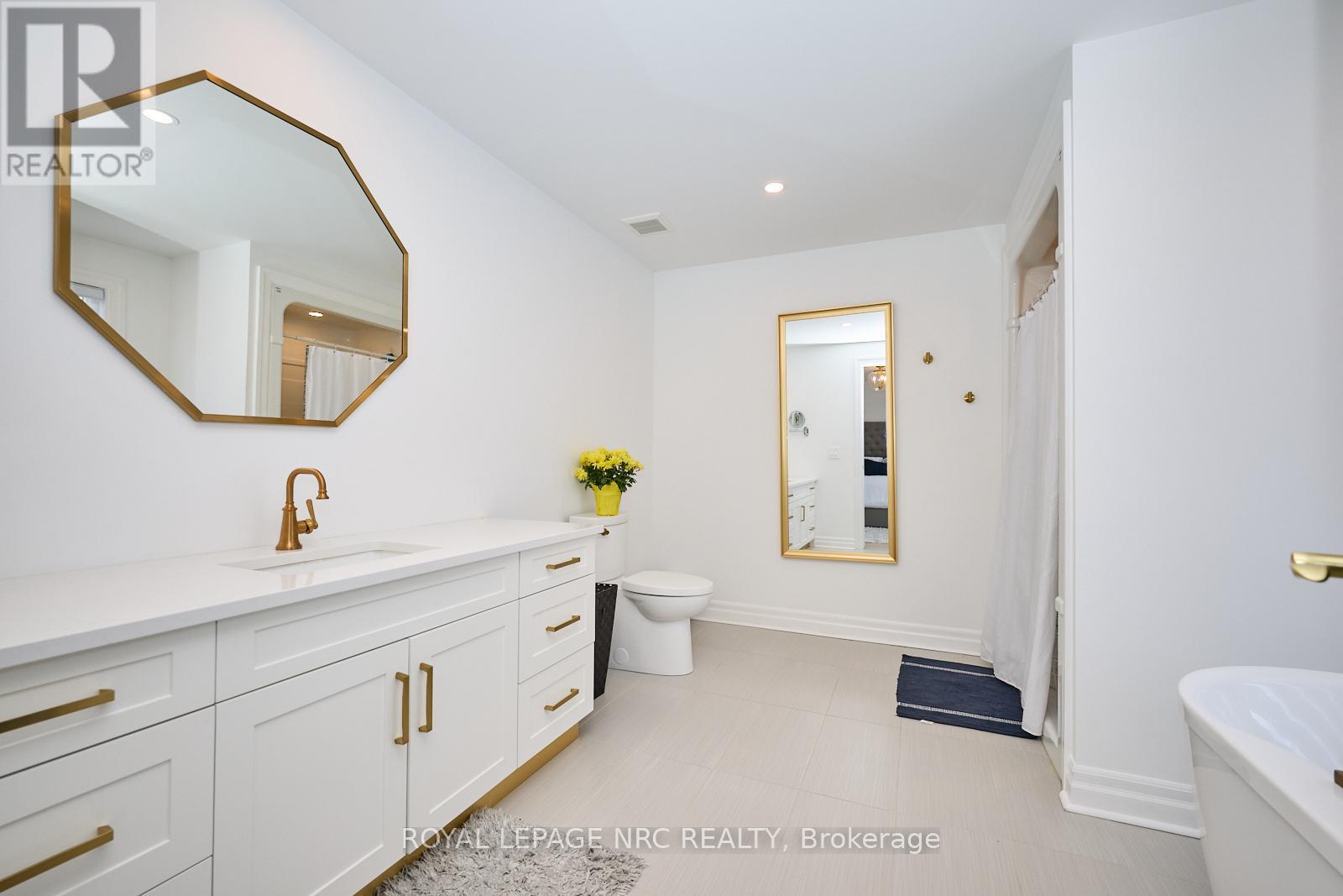 












7456 PARKSIDE ROAD

,
Niagara Falls (Brown),




Ontario
L2H0K7

