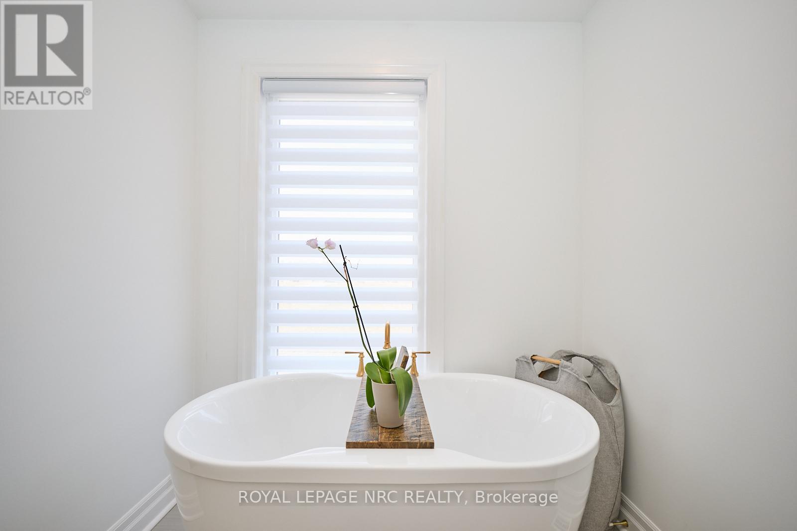 












7456 PARKSIDE ROAD

,
Niagara Falls (Brown),




Ontario
L2H0K7

