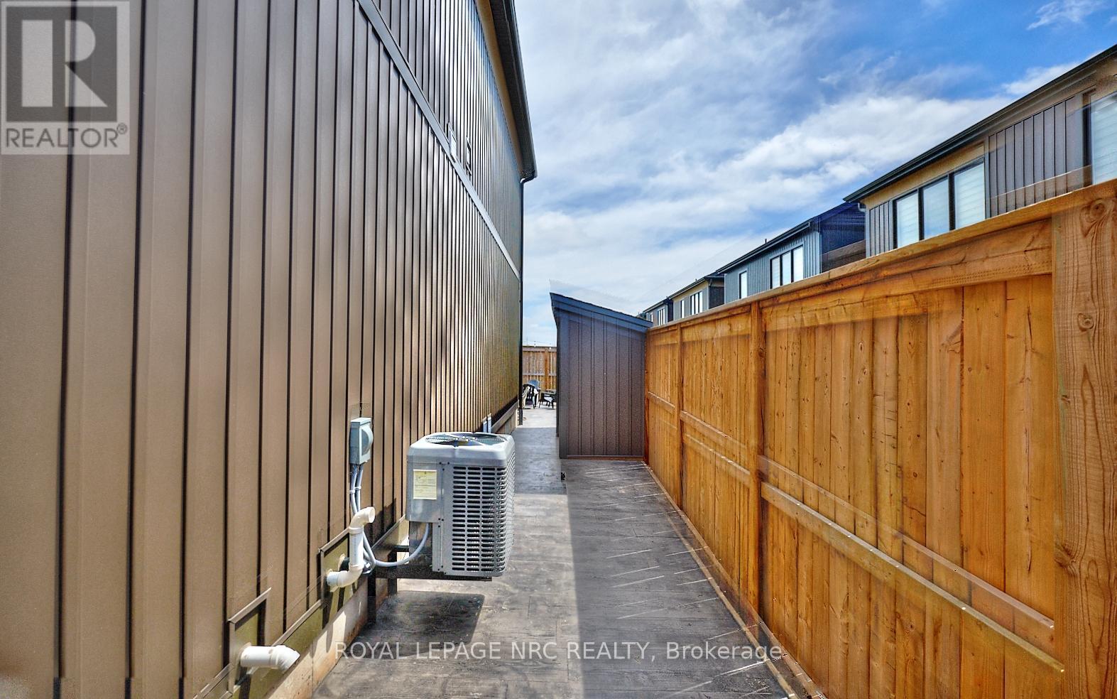 












7456 PARKSIDE ROAD

,
Niagara Falls (Brown),




Ontario
L2H0K7

