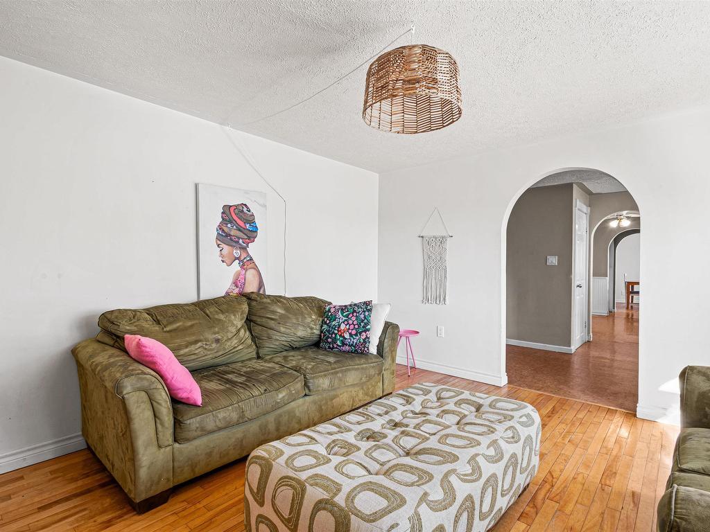 












6 Hillside Court

,
Lower Sackville,




NS
B4E 1B2

