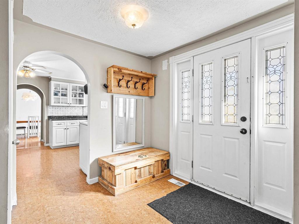 












6 Hillside Court

,
Lower Sackville,




NS
B4E 1B2

