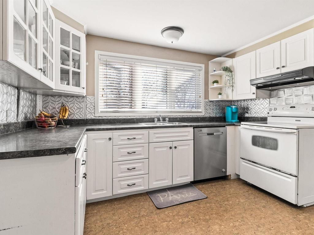 












6 Hillside Court

,
Lower Sackville,




NS
B4E 1B2

