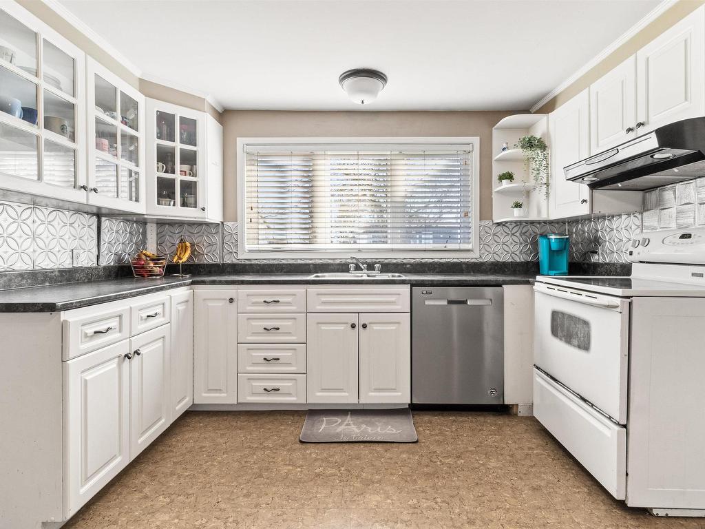 












6 Hillside Court

,
Lower Sackville,




NS
B4E 1B2

