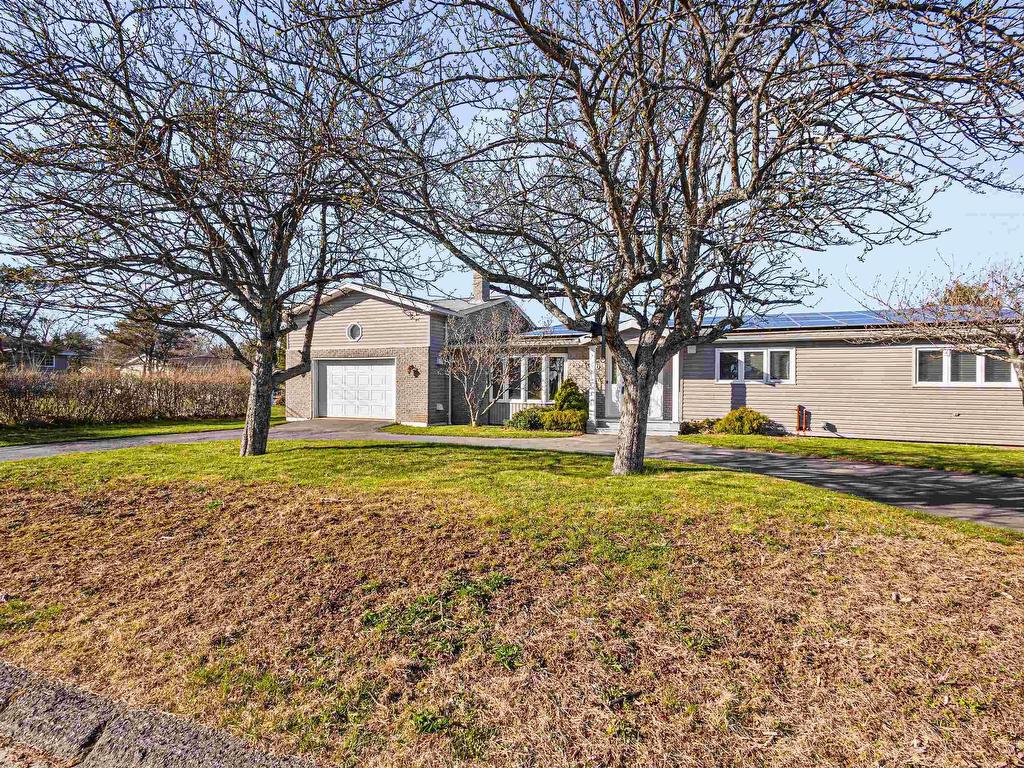 












6 Hillside Court

,
Lower Sackville,




NS
B4E 1B2


