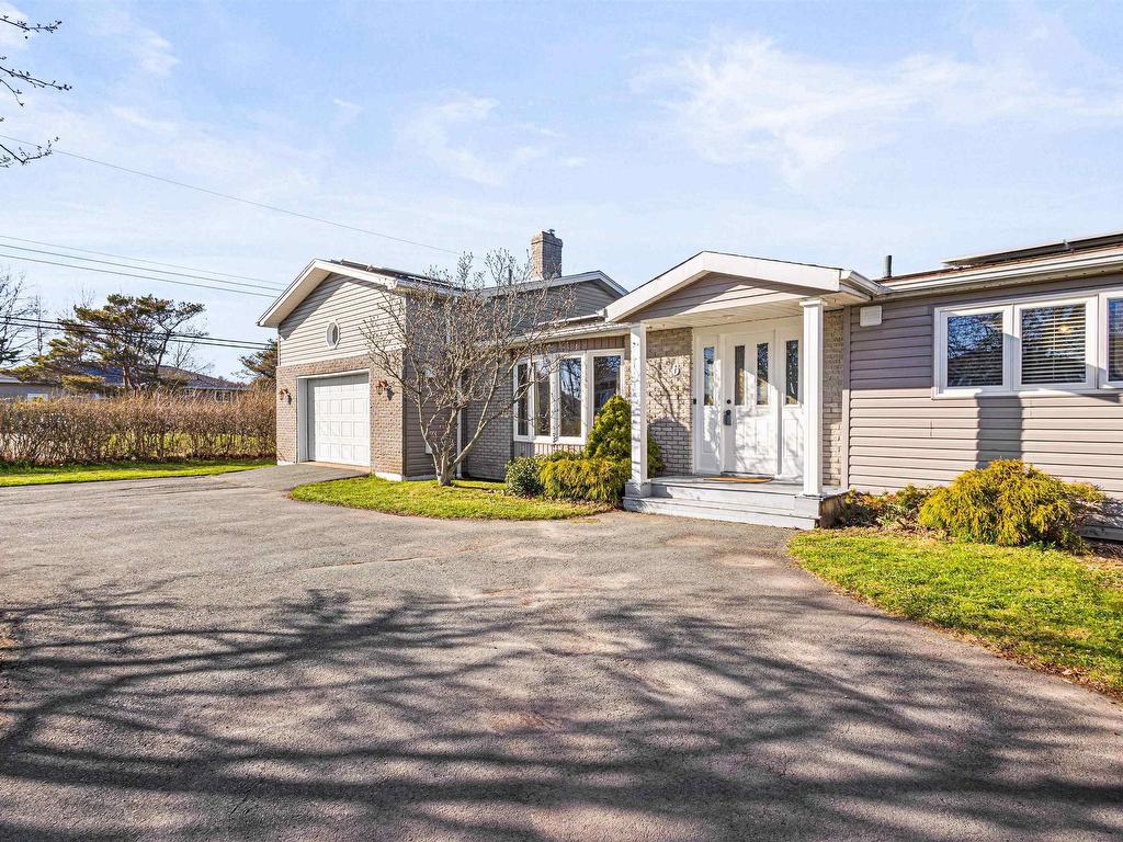 












6 Hillside Court

,
Lower Sackville,




NS
B4E 1B2

