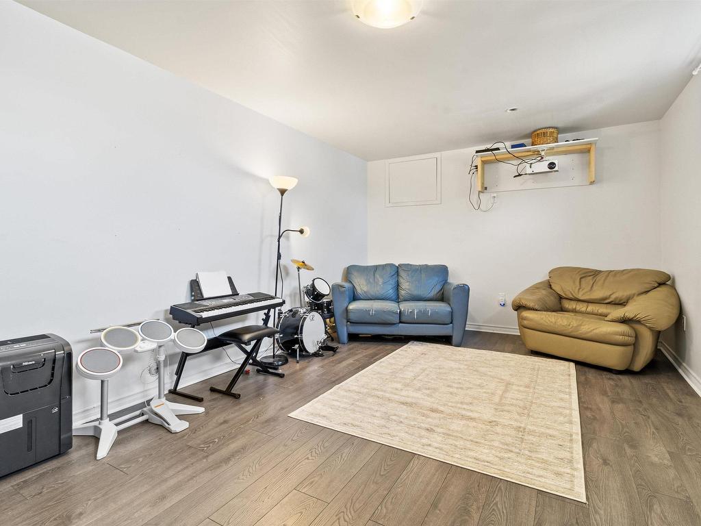 












6 Hillside Court

,
Lower Sackville,




NS
B4E 1B2

