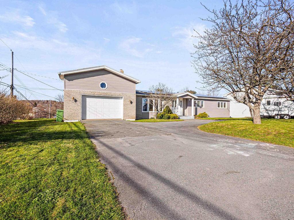 












6 Hillside Court

,
Lower Sackville,




NS
B4E 1B2

