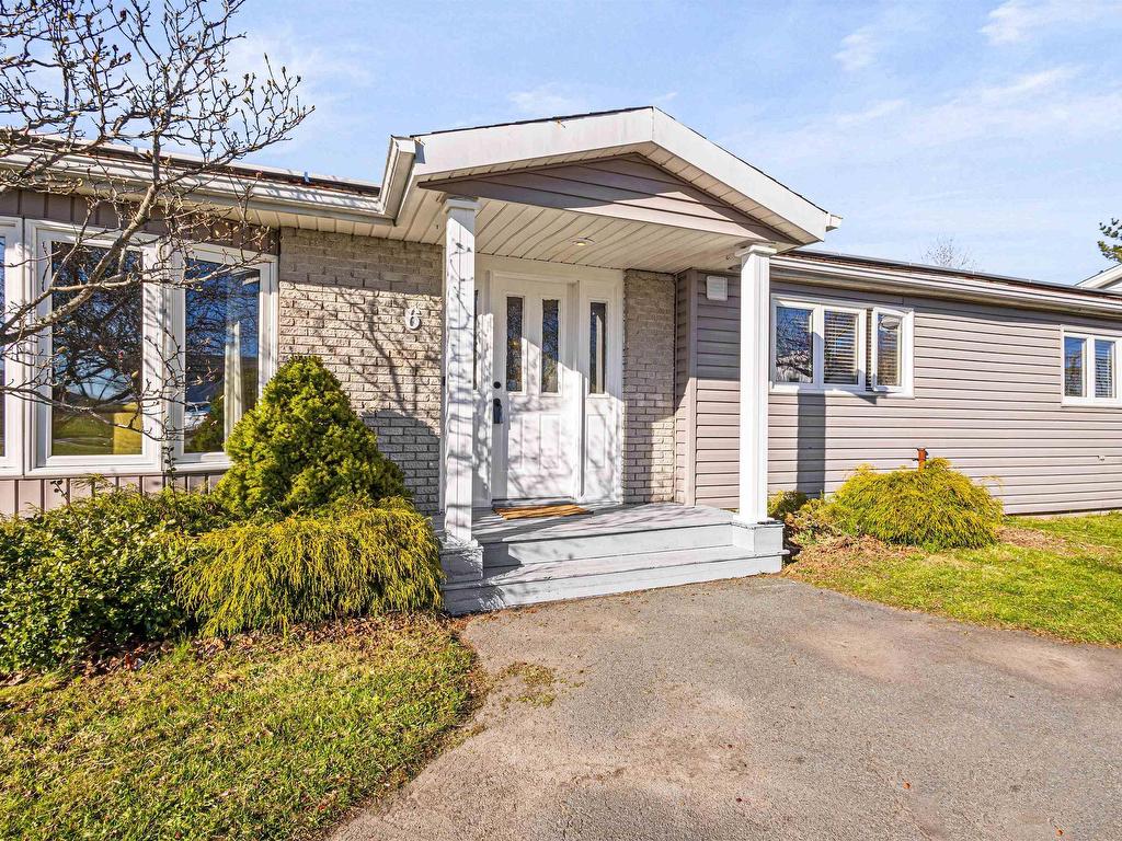 












6 Hillside Court

,
Lower Sackville,




NS
B4E 1B2

