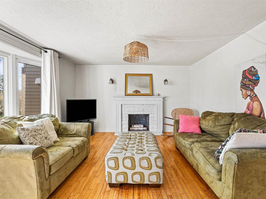 












6 Hillside Court

,
Lower Sackville,




NS
B4E 1B2

