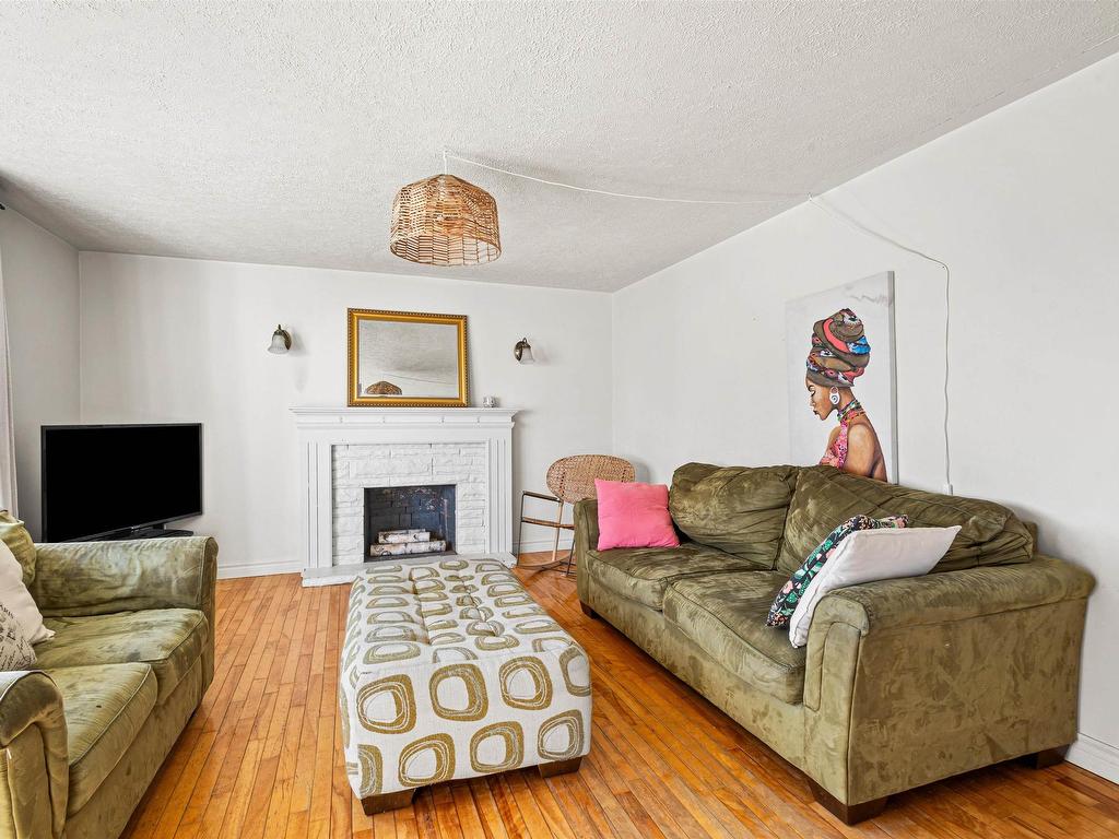












6 Hillside Court

,
Lower Sackville,




NS
B4E 1B2

