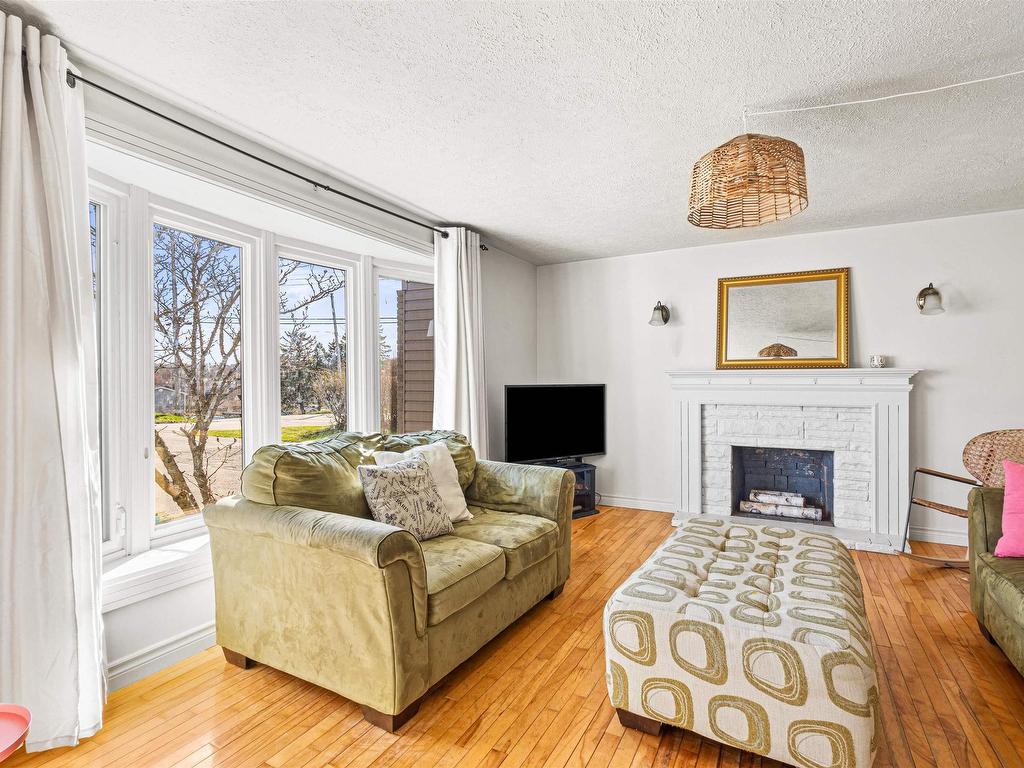 












6 Hillside Court

,
Lower Sackville,




NS
B4E 1B2

