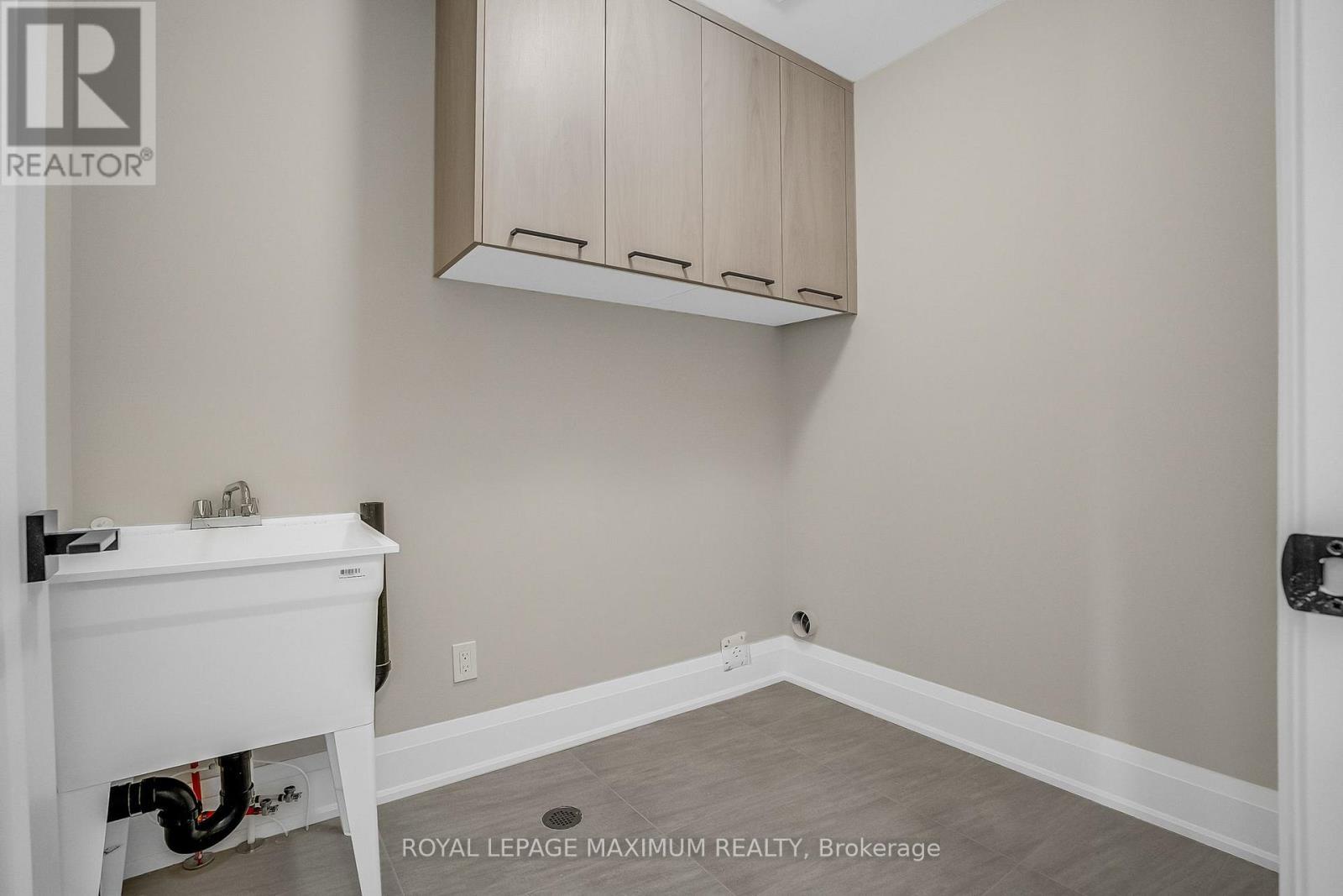 












139 CLOSSON DRIVE

,
Whitby,




Ontario
L1P0M7

