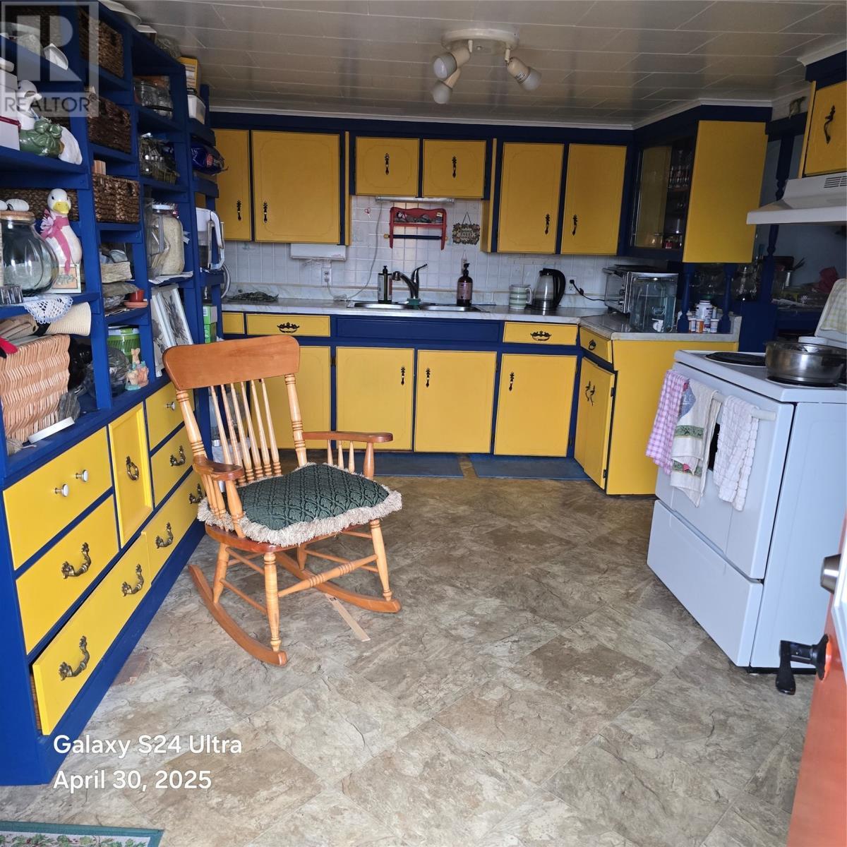 












17 Tunnel Road

,
Rose Blanche,




Newfoundland & Labrador
A0M1P0

